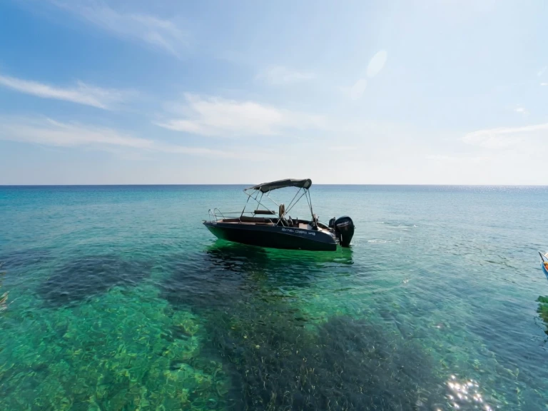 Huur Motorboot met of zonder schipper Isatek Cobra in Mílos