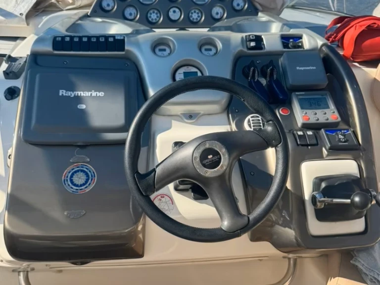 Huur een Cranchi Zaffiro 32 in Gaeta