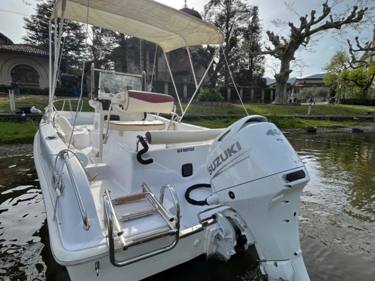 Huur een Bellingardo Sea Ghost in Lavena Ponte Tresa