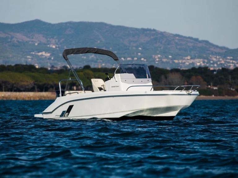 Motorboot te huur in Sète voor de beste prijs