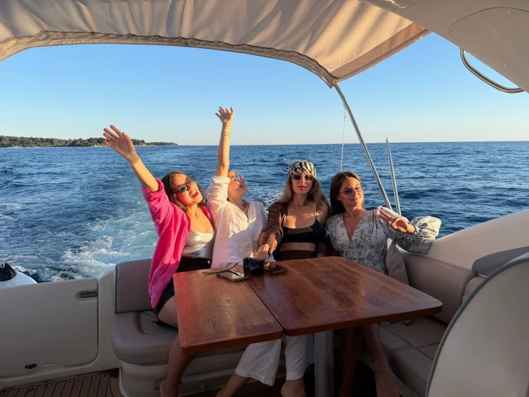 Huur een Cranchi Zaffiro 34 in Cannes