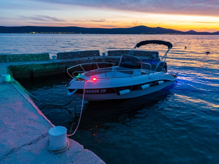Motorboot te huur in Sveti Filip i Jakov voor de beste prijs