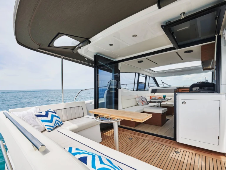 Verhuur Motorboot Jeanneau met vaarbewijs