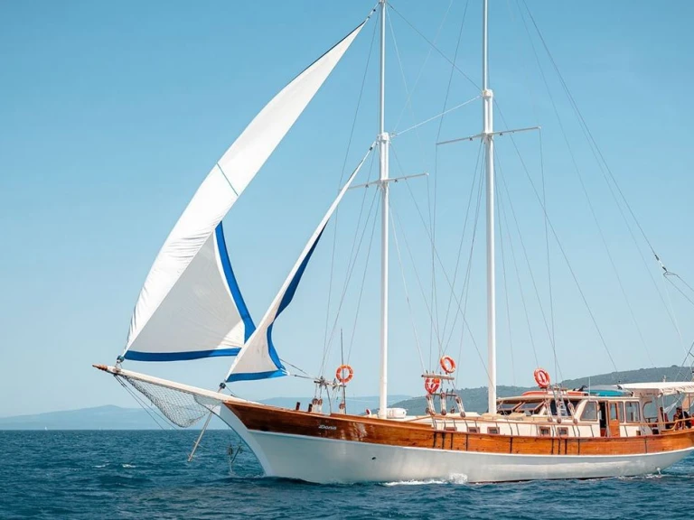 Huur een Custom Made Sv. Donat in Marina (City)