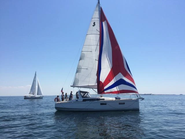 Huur een Bénéteau Oceanis 38.1 in Saint-Gildas-de-Rhuys