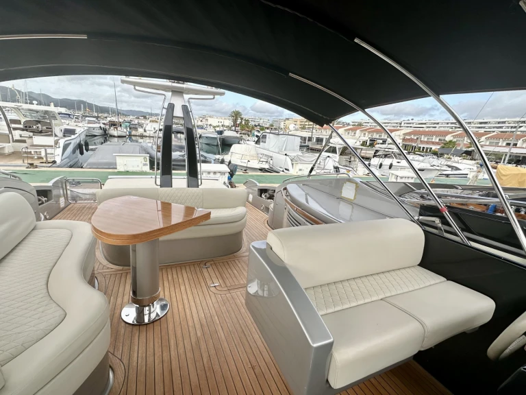 Verhuur Motorboot Riva met vaarbewijs