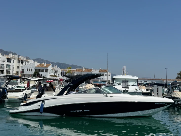 Huur Motorboot met of zonder schipper Rinker in Marbella