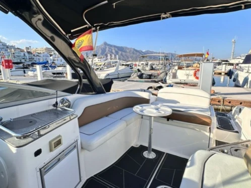 Verhuur Motorboot Rinker met vaarbewijs