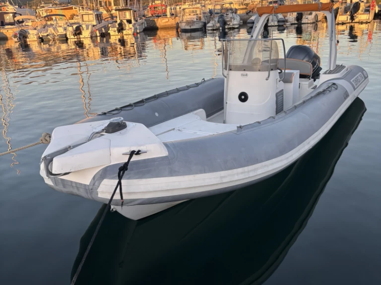 Huur een Capelli Tempest 750 in Bonifacio