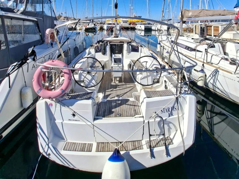 Verhuur Zeilboot in Propriano - Jeanneau Sun Odyssey 389 (3 cab.)