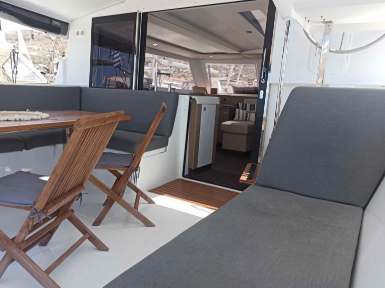 Huur een Fountaine Pajot Isla 40 (5 cab.) in Paros (Eiland)