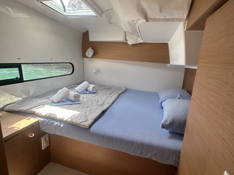 Catamaran te huur in Tivat voor de beste prijs