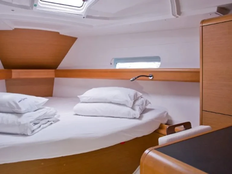 Huur een Jeanneau Sun Odyssey 409 (3 cab.) in Lefkáda