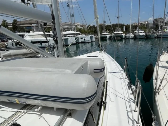 Huur een Bavaria Bavaria C42 (3 cab.) in Álimos
