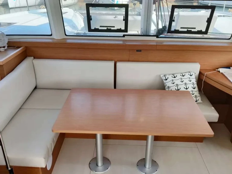 Verhuur Catamaran in Pula - Excess Excess 11 (6 cab.)