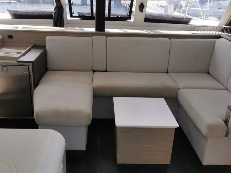 Huur een Fountaine Pajot Isla 40 (5 cab.) in Propriano