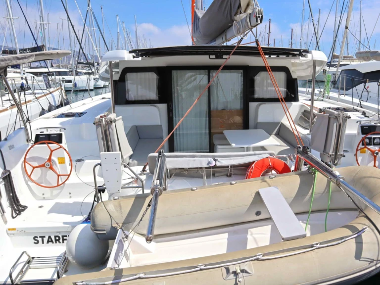 Bootverhuur Paros (Eiland) goedkoop Excess 11 (6 cab.)