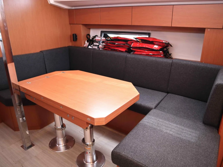 Bootverhuur Bavaria Bavaria C42 (3 cab.) in Paros (Eiland) via SamBoat