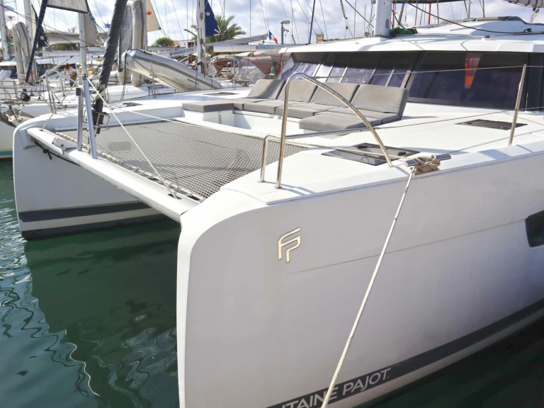 Catamaran te huur in Néa Péramos voor de beste prijs