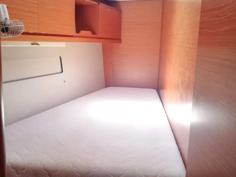 Huur een Dufour Dufour 520 GL (5 Cab.) in Kalkara