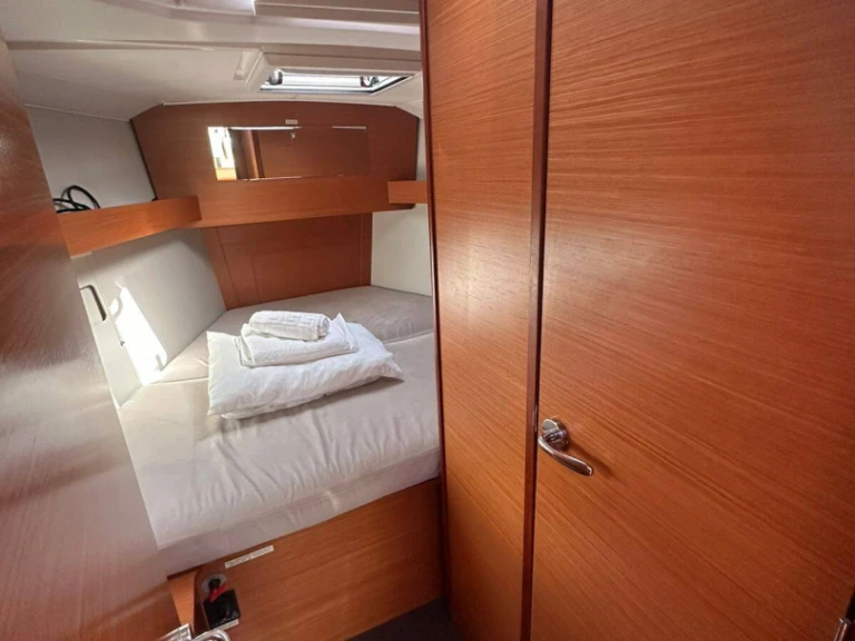 Dufour Dufour 390 (3 cab.) te huur van particulier of professional in Álimos