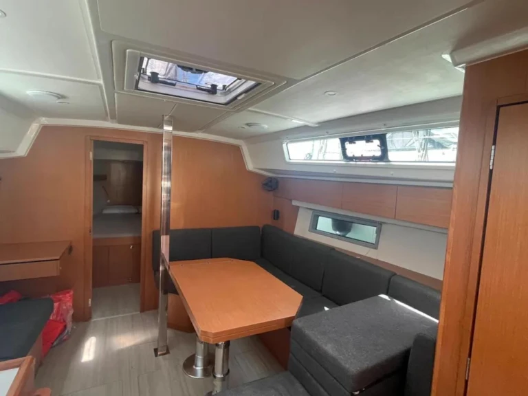 Bootverhuur Bavaria Bavaria C42 (3 cab.) in Paros (Eiland) via SamBoat