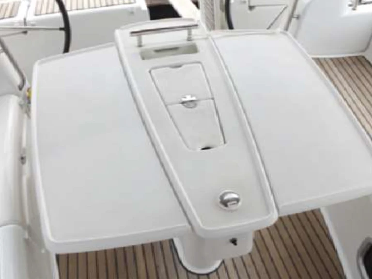 Huur een Bénéteau Oceanis 50 (6 cab.) in Kalkara