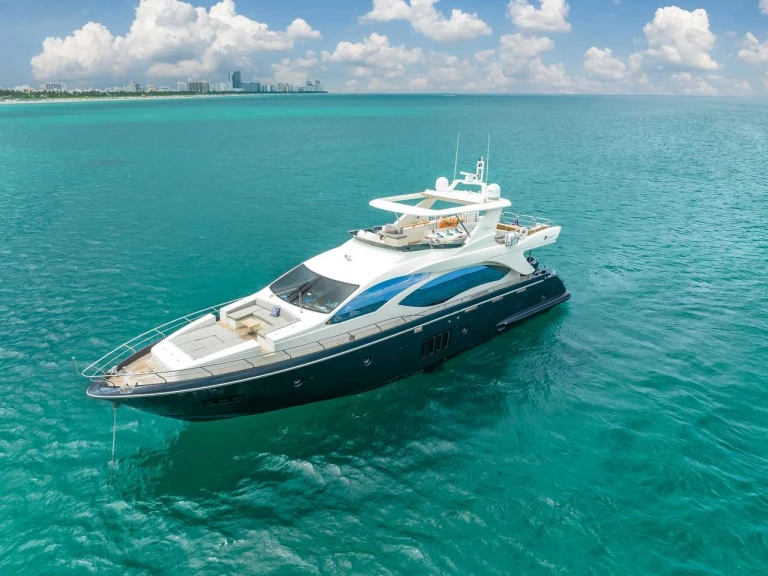 Huur een Azimut Sky in Montauk