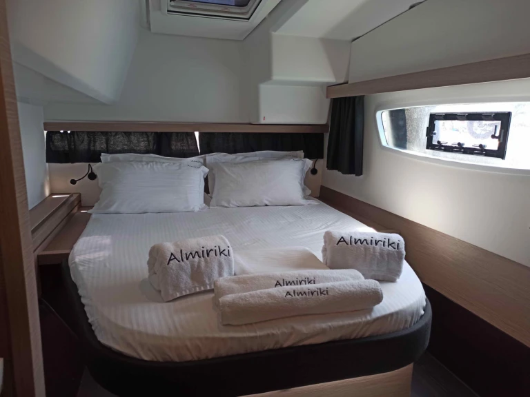 Fountaine Pajot Isla 40 (5 cab.) te huur van particulier of professional in Paros (Eiland)