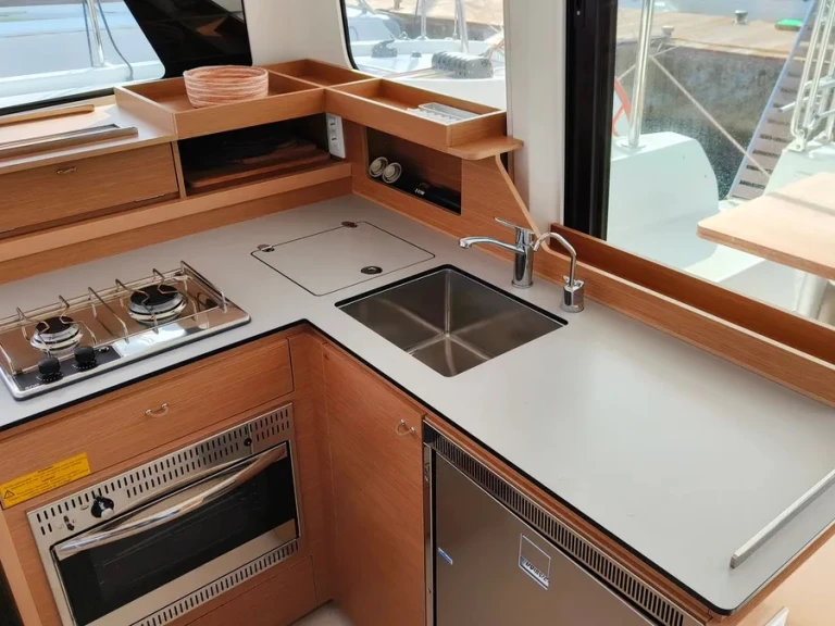 Verhuur Catamaran Excess met vaarbewijs