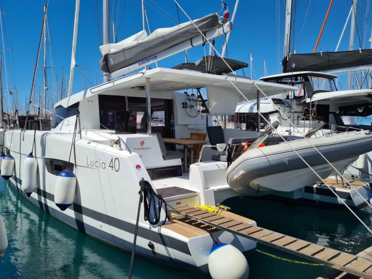 Jachthuur in Lefkáda - Fountaine Pajot Lucia 40 (4 cab.) via SamBoat