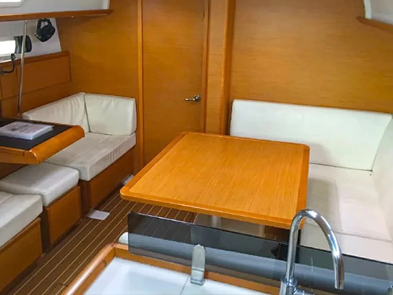 Huur een Jeanneau Sun Odyssey 409 (3 cab.) in Lefkáda