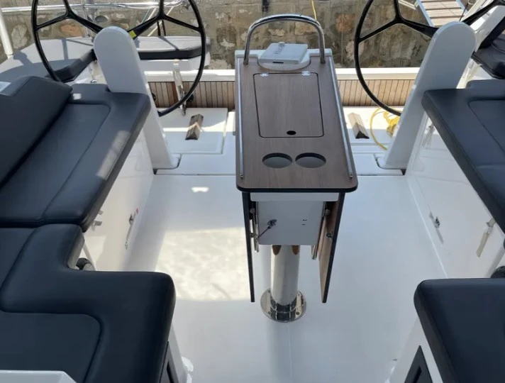 Bootverhuur Álimos goedkoop Bavaria C42 (3 cab.)