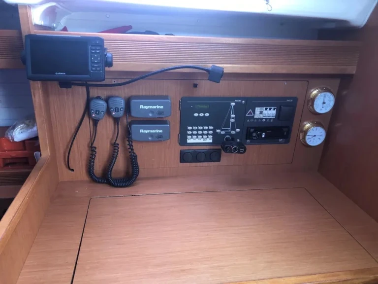 Jachthuur in Néa Péramos - Bavaria Bavaria 43 Cruiser (3 cab.) via SamBoat