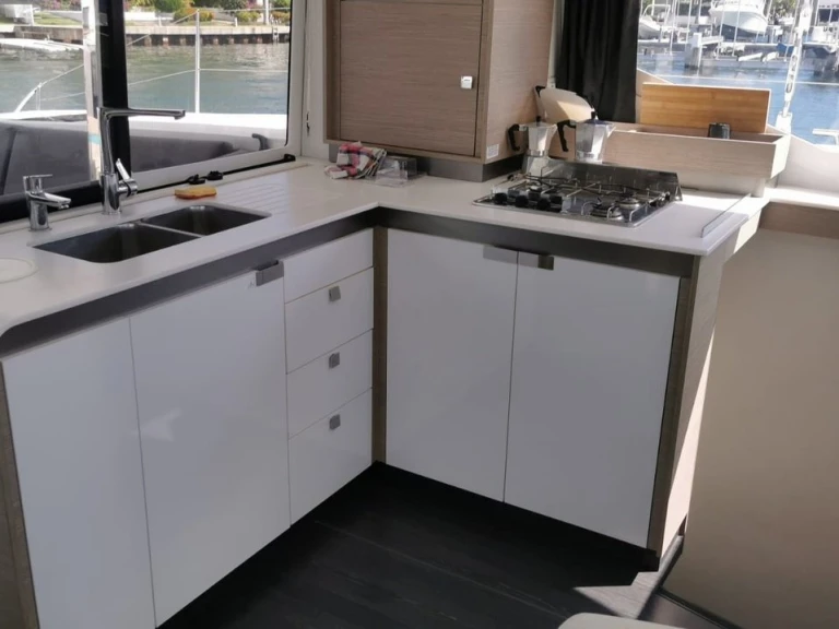 Verhuur Catamaran Fountaine Pajot met vaarbewijs