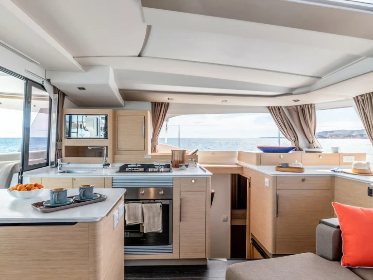 Verhuur Catamaran Fountaine Pajot met vaarbewijs