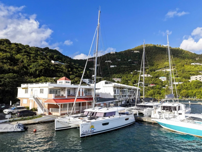 Huur een Fountaine Pajot Fountaine Pajot Saba 50 (Owner's Version) in Road Town