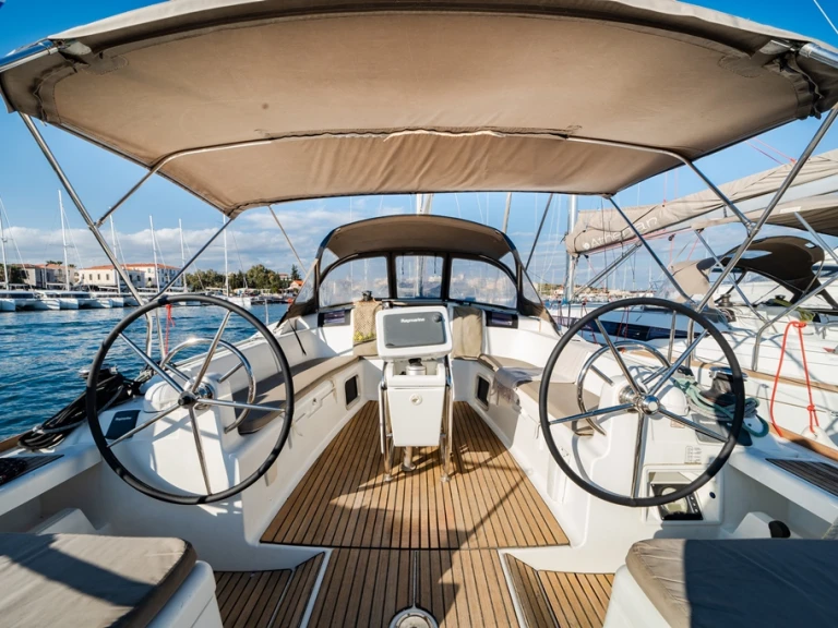 Bootverhuur Jeanneau Sun Odyssey 439 in Lávrio via SamBoat