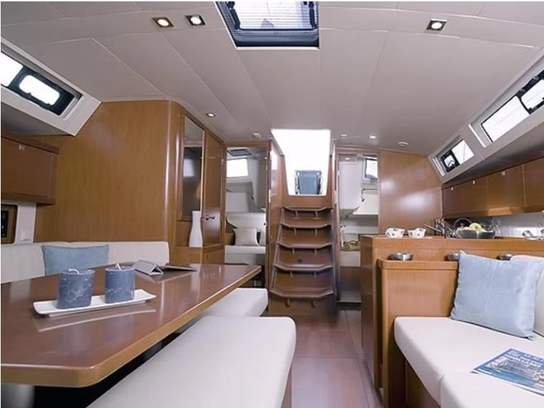 Bootverhuur Bénéteau Oceanis 45 in Mrčevac via SamBoat