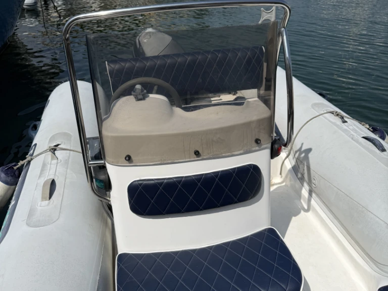 Motorboot te huur in Port Grimaud voor de beste prijs
