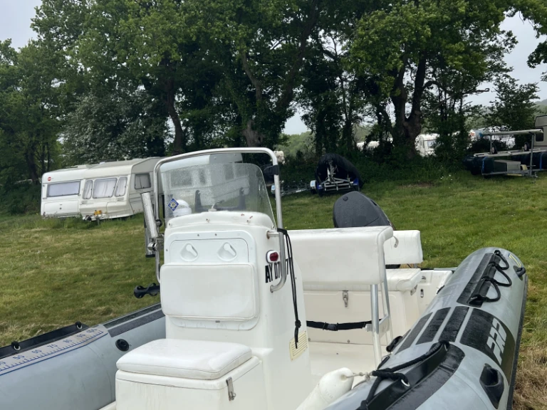 Bootverhuur Zodiac Pro 12 Man in Larmor-Baden via SamBoat