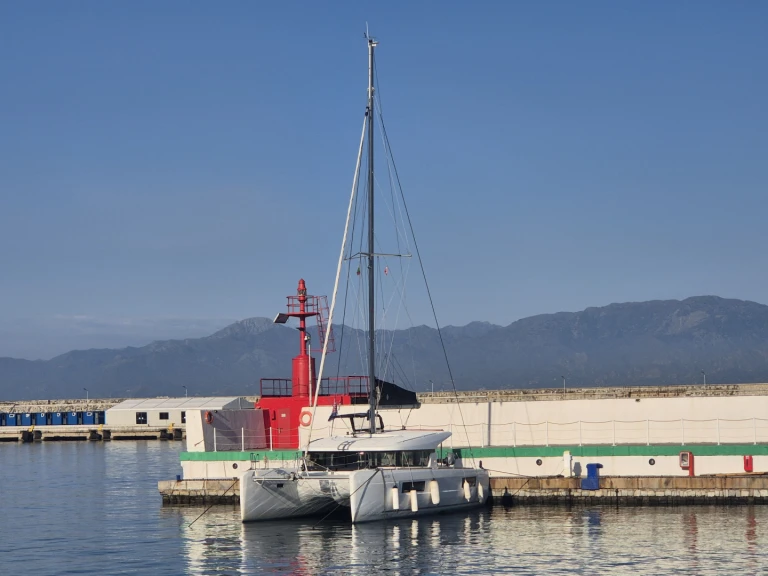 Verhuur Catamaran Lagoon met vaarbewijs