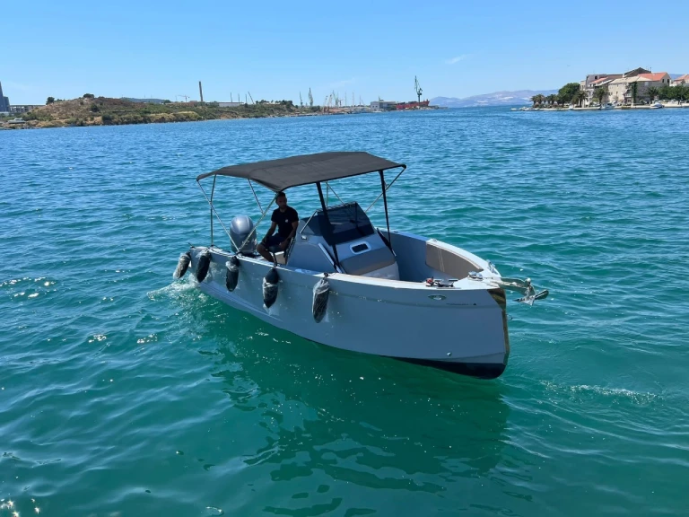 Huur RIB met of zonder schipper Moonday in Adámas