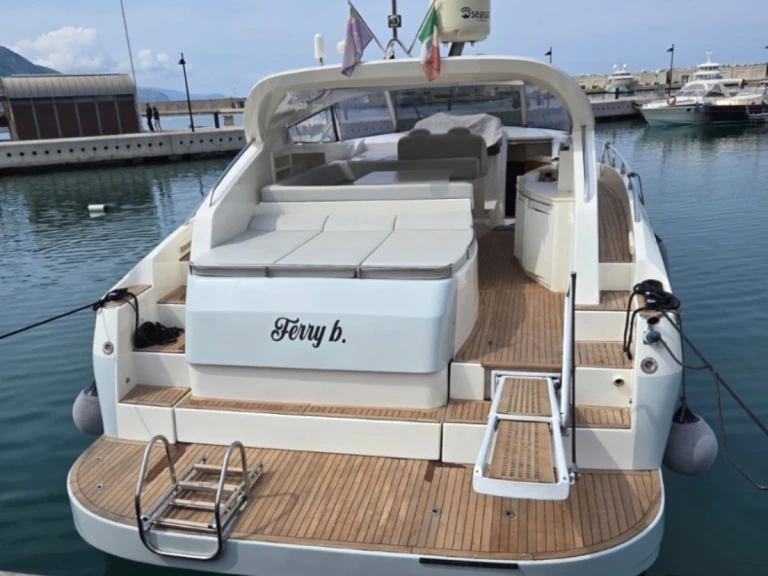 Jacht te huur in Capri voor de beste prijs