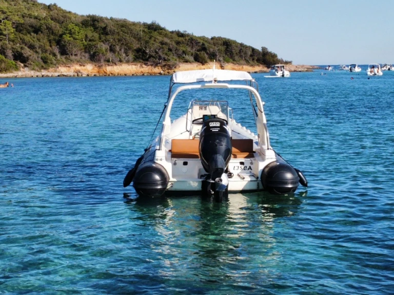 Huur een Sacs Sacs S 680 in Bonifacio