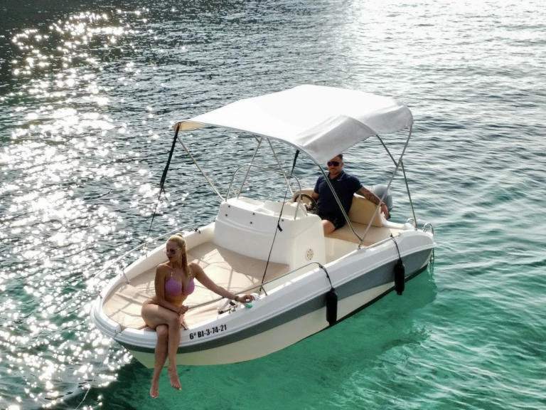 Motorboot te huur in Sant Antoni de Portmany voor de beste prijs