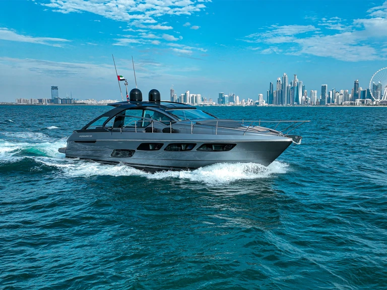 Bootverhuur Dubai Marina goedkoop Pershing 5x
