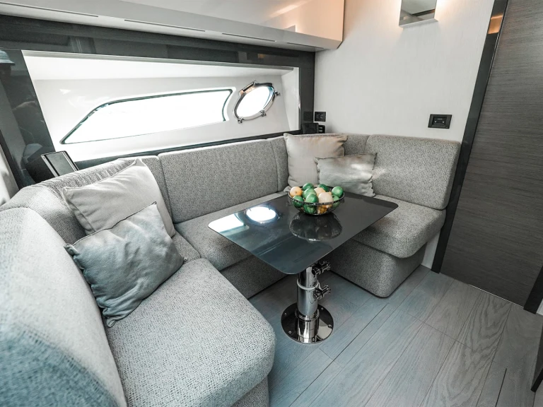 Bootverhuur Pershing Pershing 5x in Dubai Marina via SamBoat