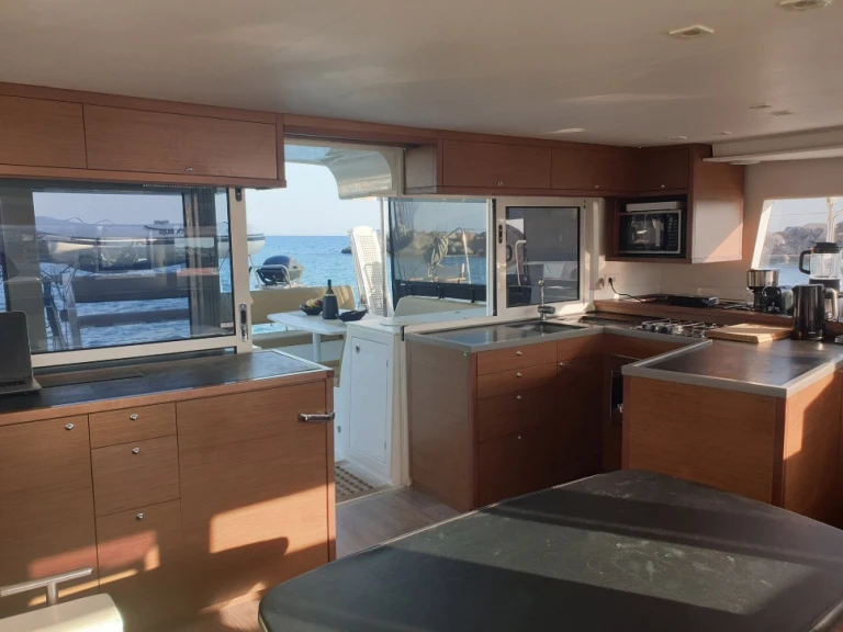 Verhuur Catamaran Lagoon met vaarbewijs