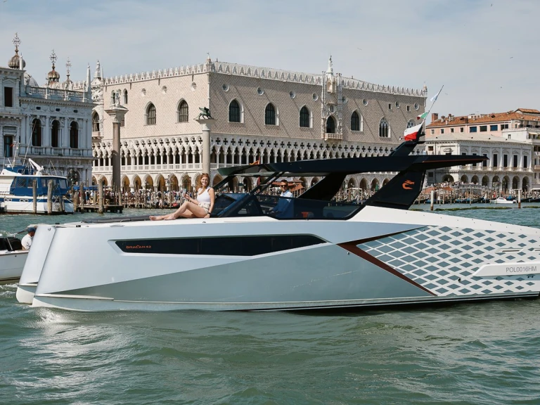 Bootverhuur Dracan Marine Dracan 42 in Casale sul Sile via SamBoat
